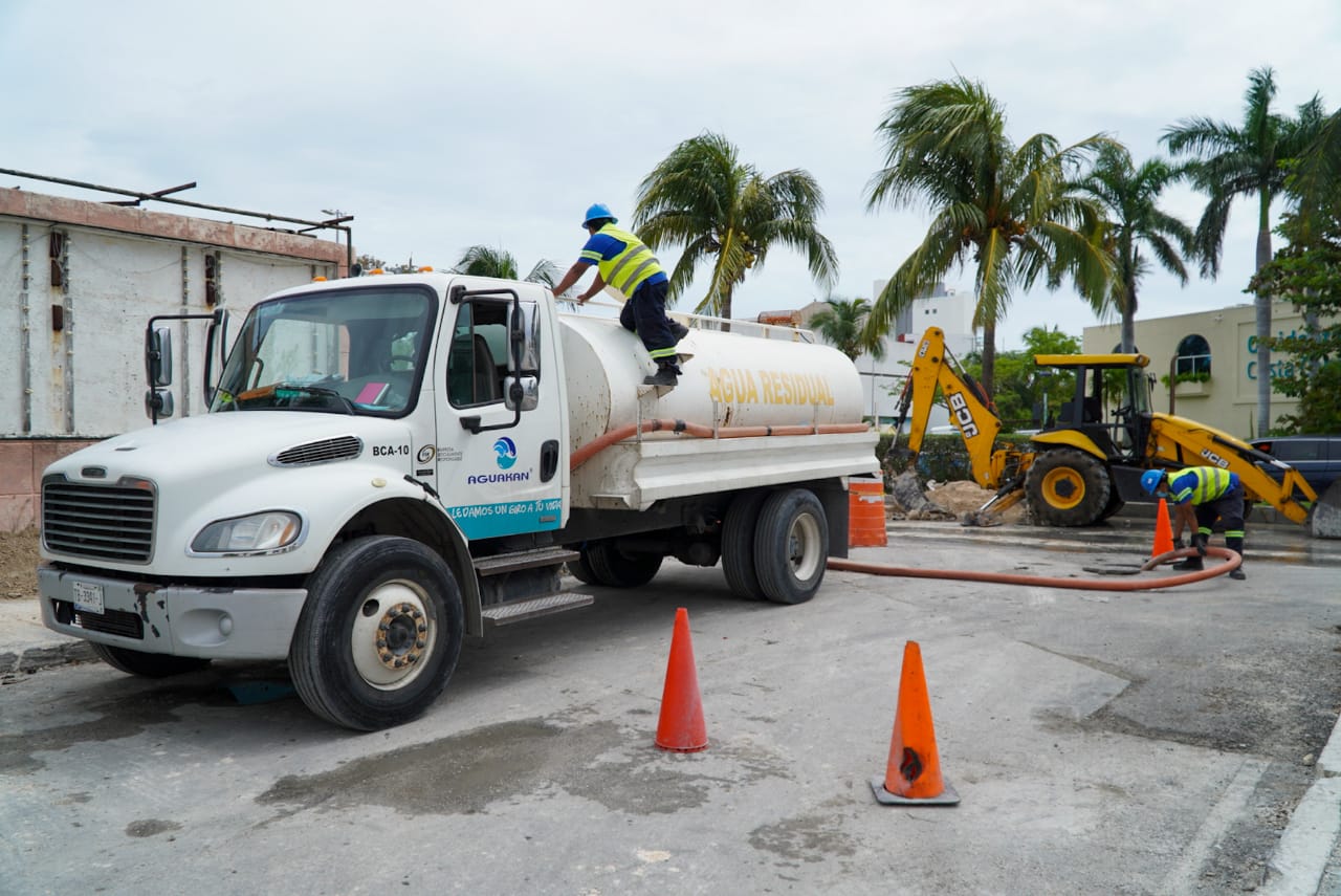 AGUAKAN REALIZA TRABAJOS EN RED SANITARIA DE ZONA HOTELERA DE CANCÚN