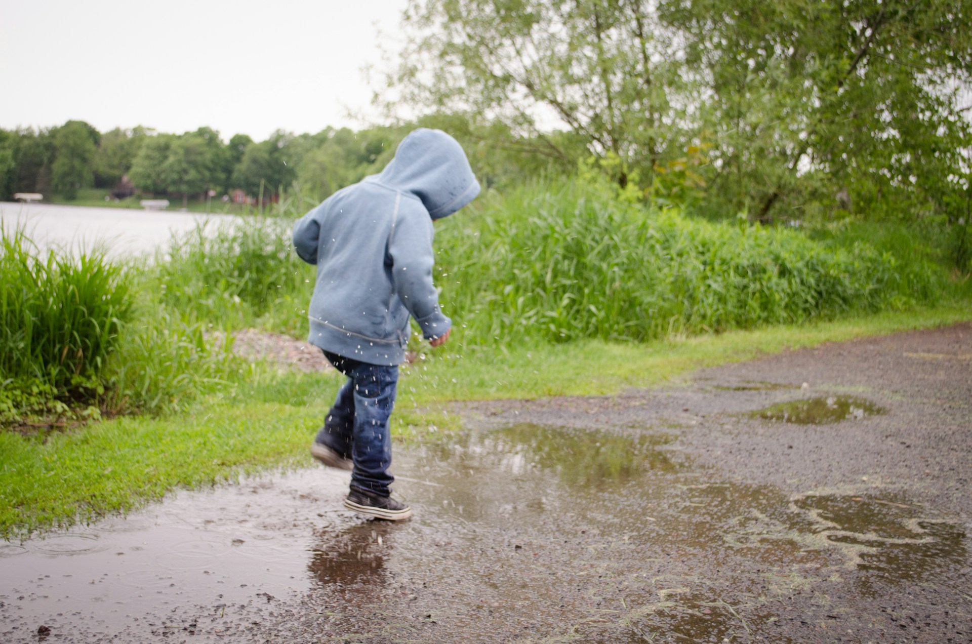 5 consejos para enseñar a los niños y niñas a cuidar del agua en casa