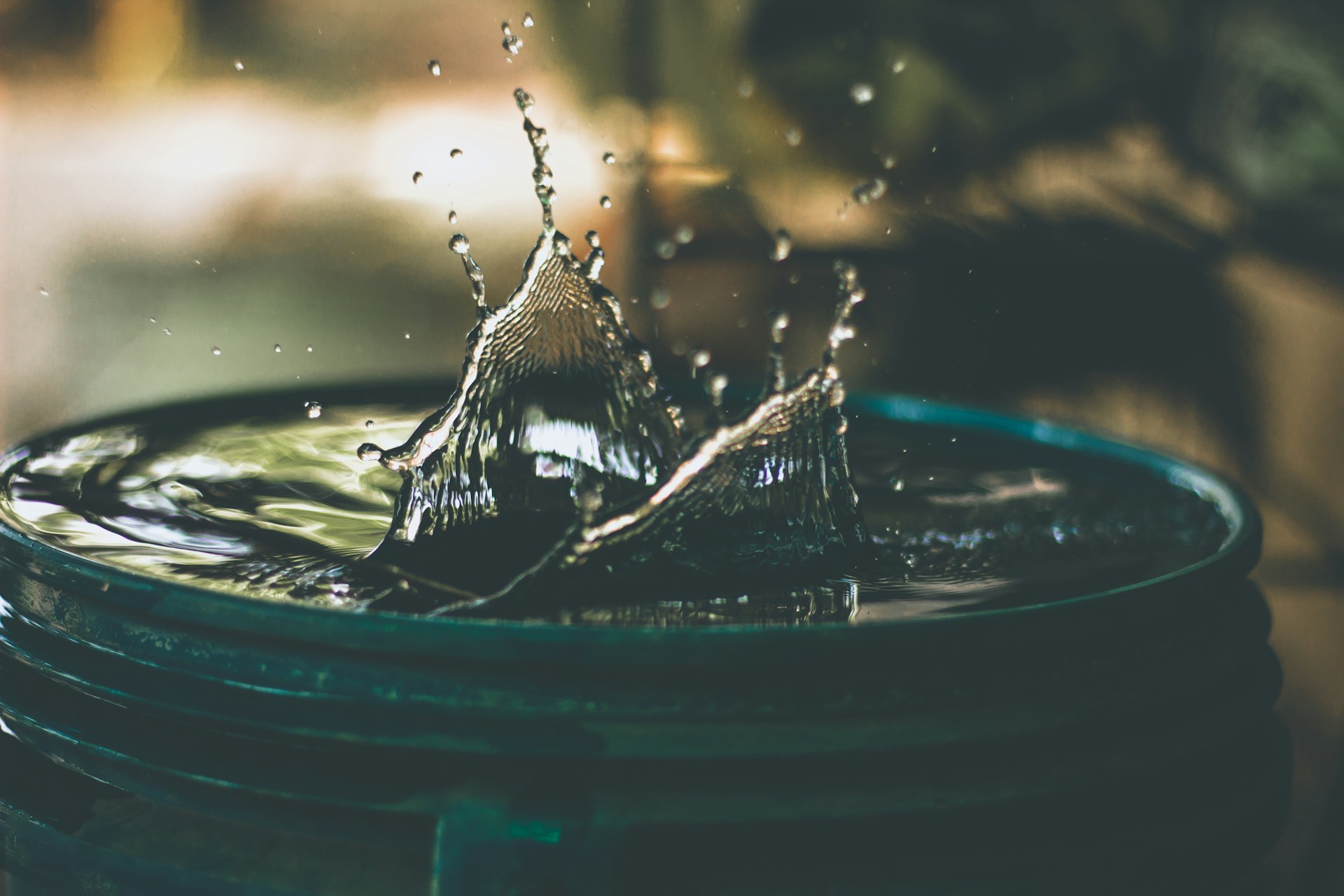 Tras el paso de Beryl, ¿qué tan seguro es usar el agua almacenada en el hogar?