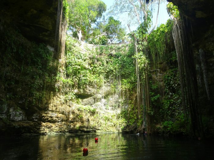 Cenote maní