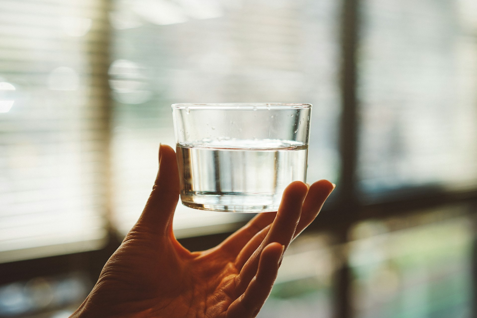 ¿Cómo purificar el agua en casa para beberla de forma segura?