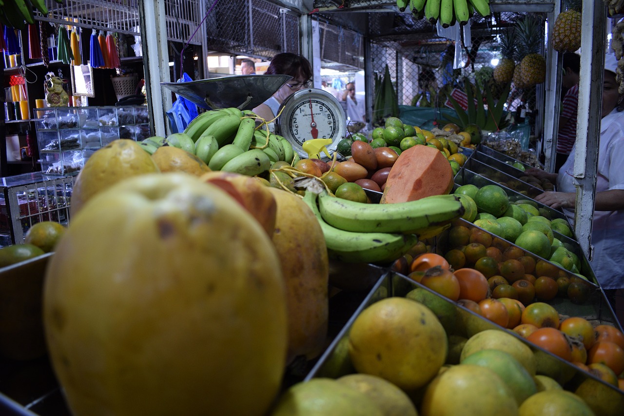 Mercados locales vs supermercados, ¿cómo hacer la despensa ayuda a cuidar del planeta?