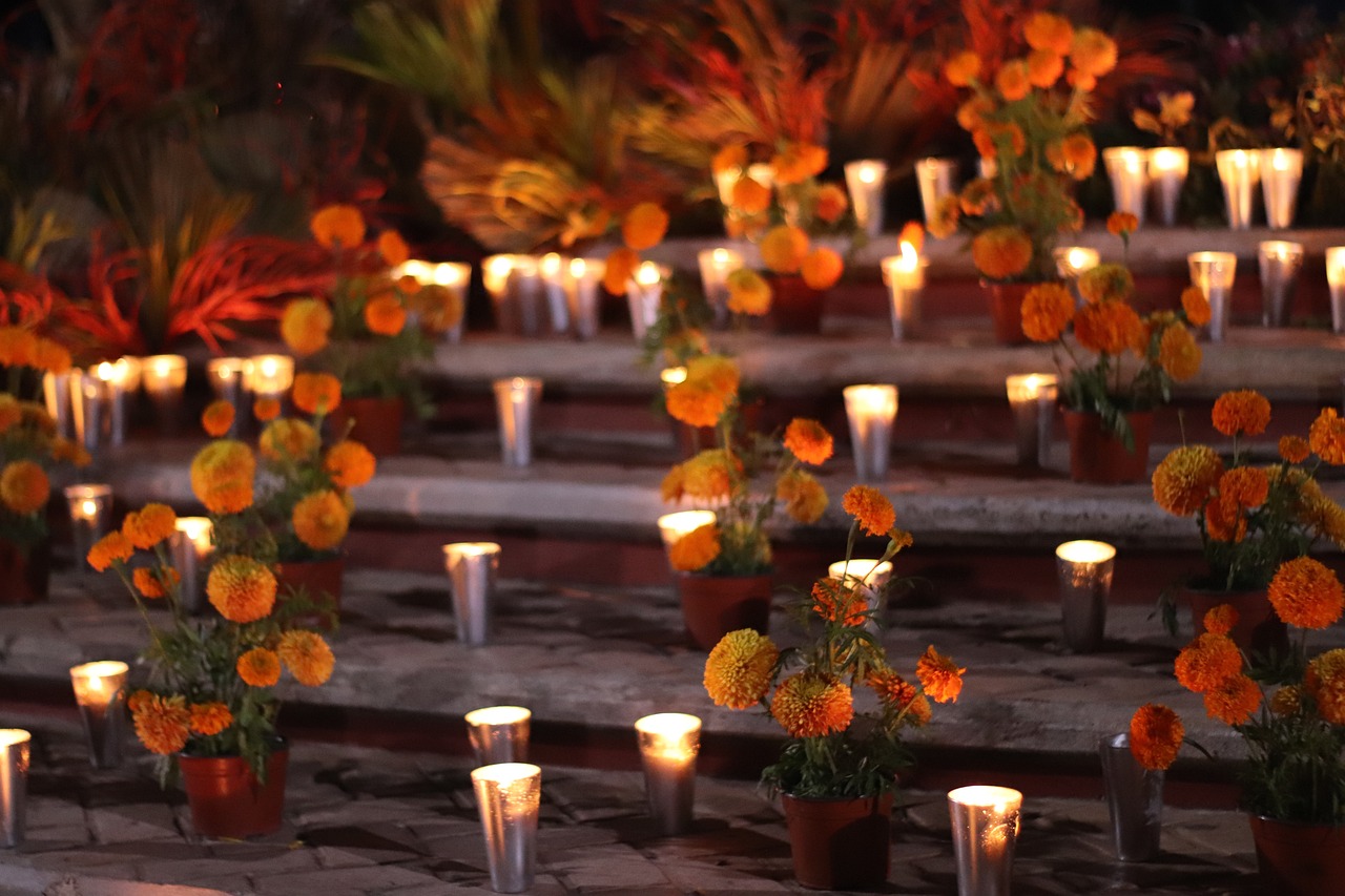 ¿Qué simboliza el agua en el altar de muertos y por qué no debe faltar?