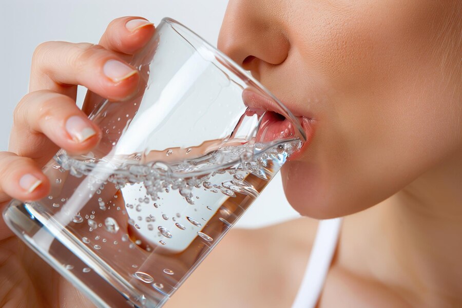 5 señales que envía tu cuerpo cuando estás tomando agua de más