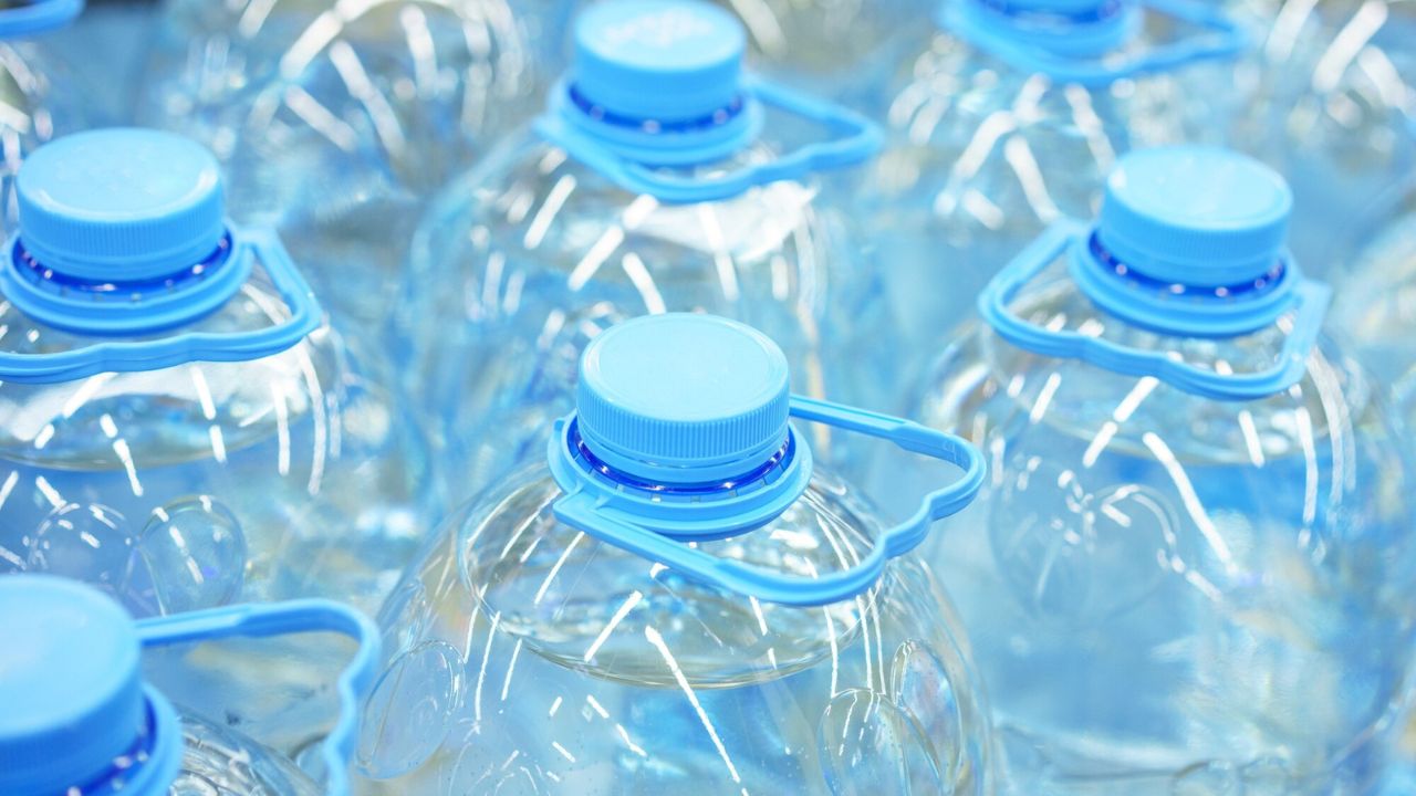 Así puedes almacenar agua de forma segura antes de un corte programado