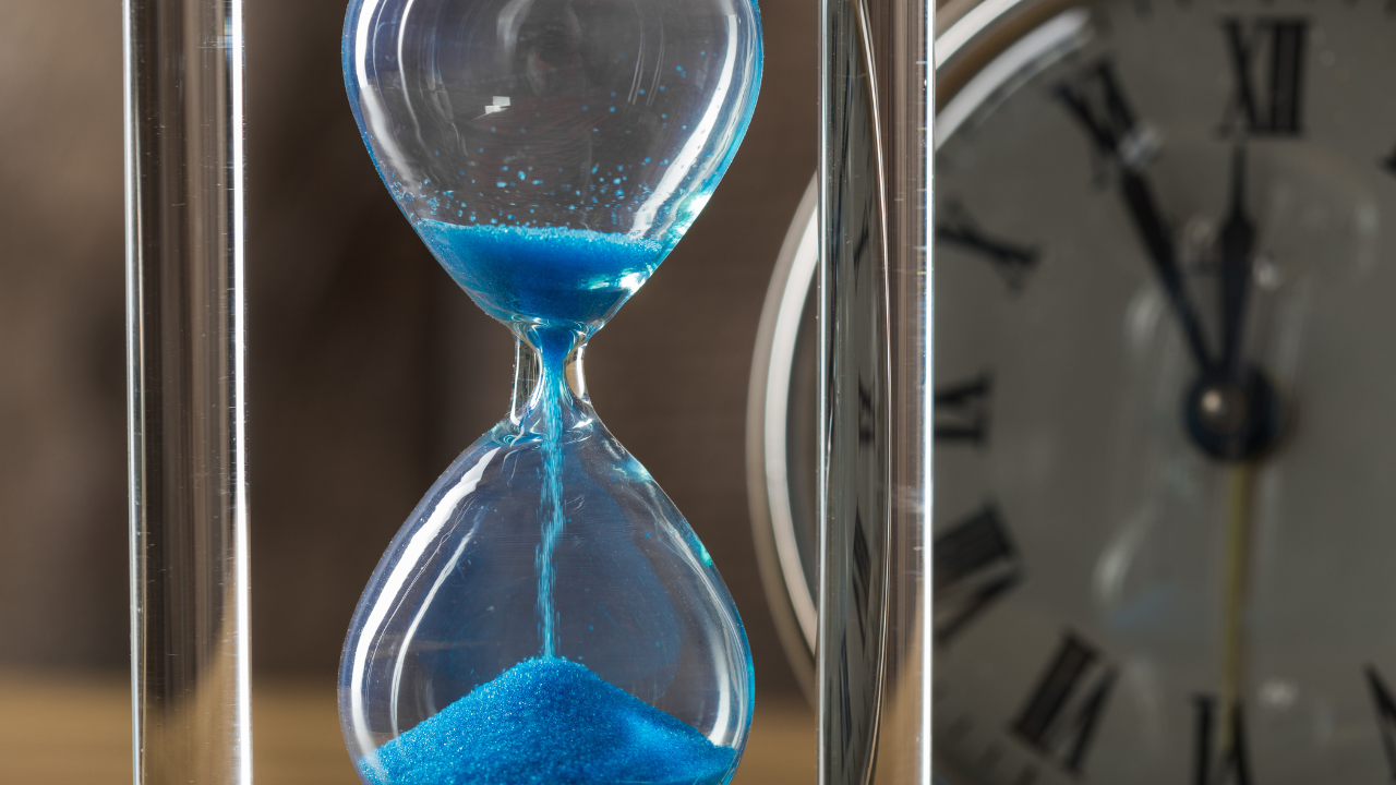 Clepsidra: El reloj de agua que medía el tiempo en la antigüedad y revolucionó la historia