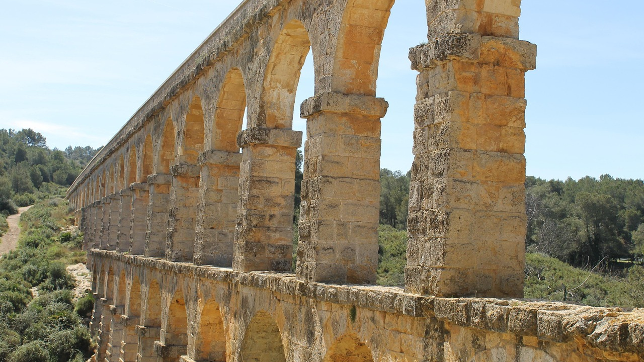 La historia del drenaje urbano: Dónde se inventó y quiénes construyeron los primeros sistemas de agua
