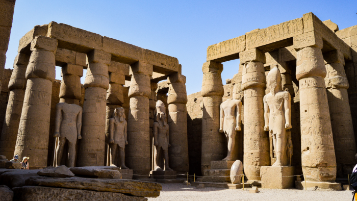 Antiguo Egipto: Ingeniería hidráulica del Nilo. Canales de riego egipcios, diques, agricultura sostenible en el desierto, control de inundaciones, sistema de riego.