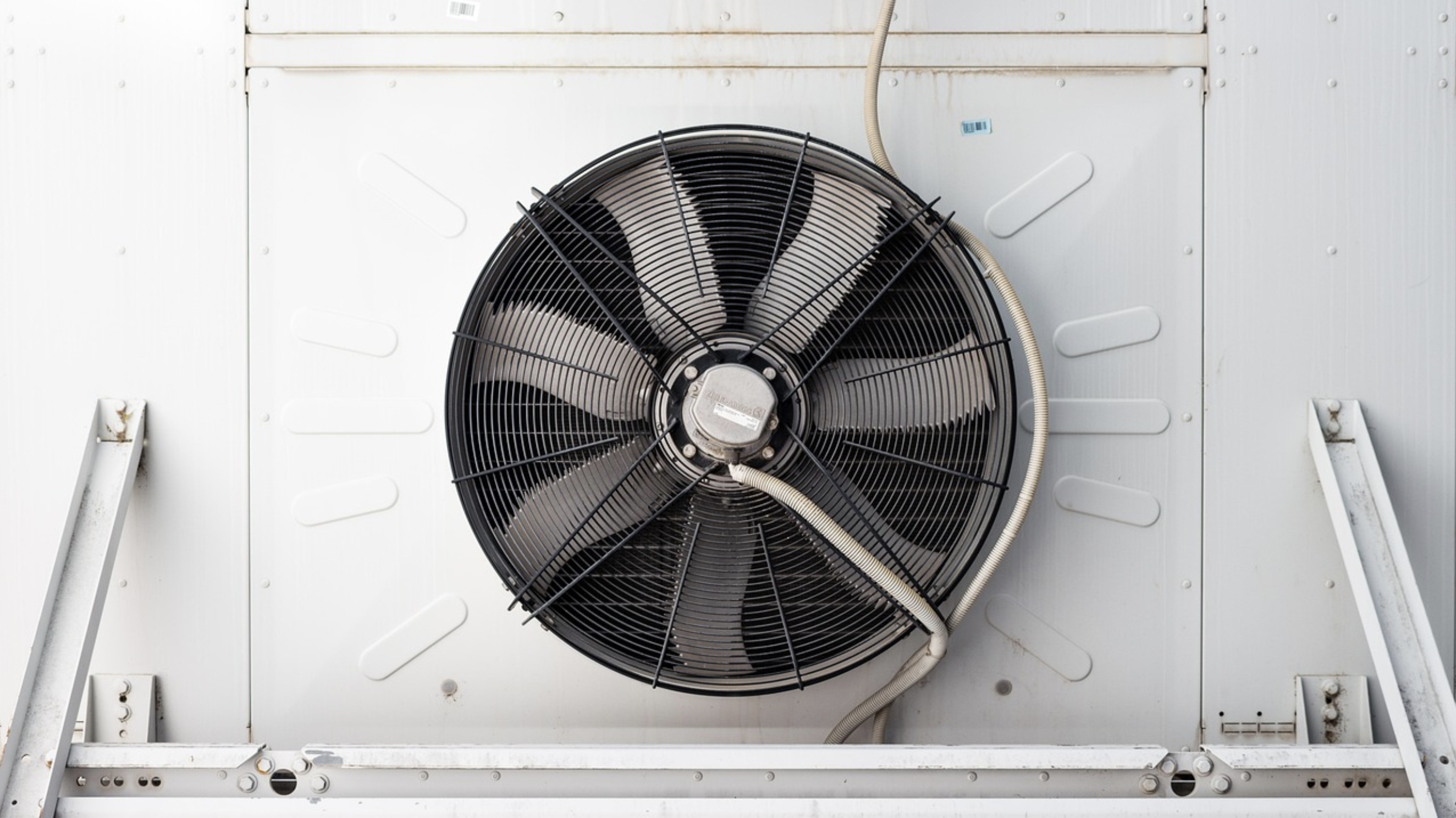 La temperatura exacta para poner el aire acondicionado en verano si quieres ahorrar luz