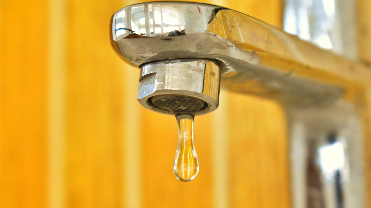 ¿Por qué se acumula sarro en las llaves del agua? Consejos y soluciones
