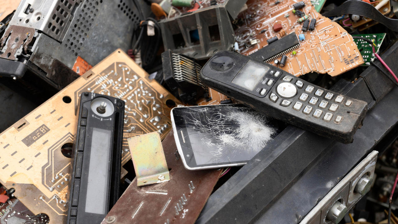 La huella hídrica de tu celular: cuánta agua se usa al fabricar un teléfono nuevo