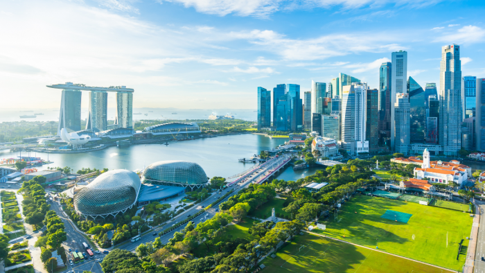 Ejemplo global de cuidado del agua en Singapur con plantas de tratamiento avanzadas
