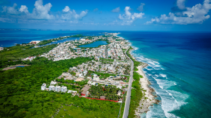 Planta desmineralizadora de Isla Mujeres con módulos de ósmosis inversa en el cárcamo Mundaca.