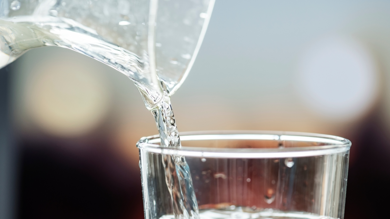 Consumo de agua potable en México: cuántos litros usamos al día y cómo reducirlos