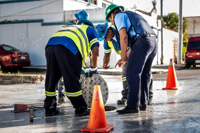 Equipos de Aguakan reforzando acciones preventivas para garantizar agua potable y saneamiento durante la temporada de huracanes 2025.