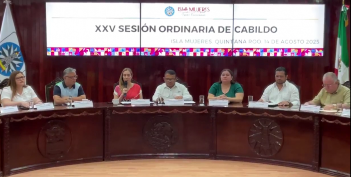 Sesión de Cabildo para entrega del comodato para la construcción de la Planta Desmineralizadora Aguakan Isla Mujeres