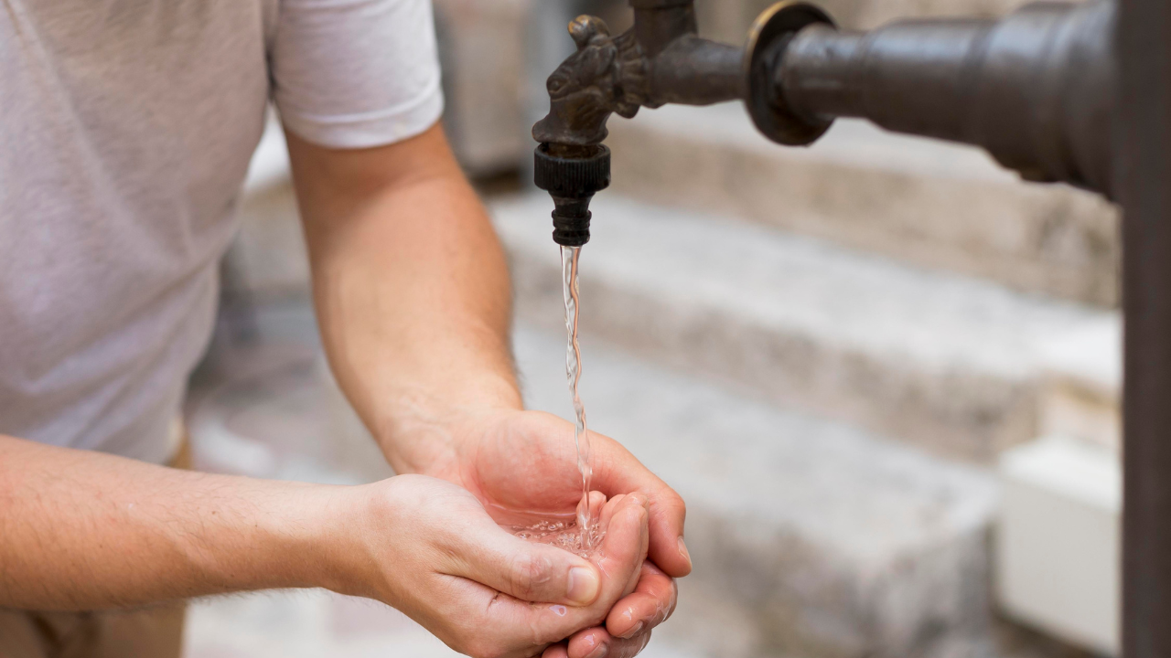 4 trucos para mejorar la presión del agua en casa sin gastar en plomería