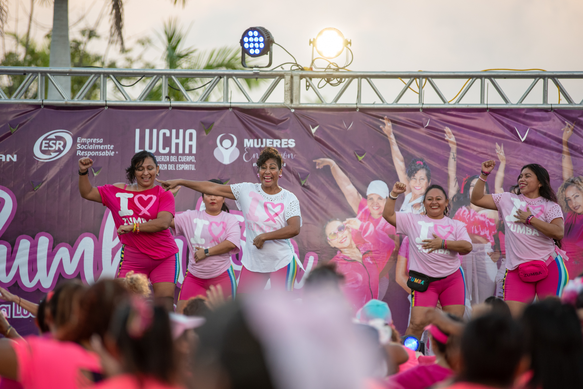 Aguakan invita al “Gran Zumbatón Rosa” contra el cáncer de mama bajo el lema “Unidas somos más fuertes”