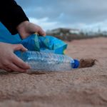 Basura en la playa impacto ambiental