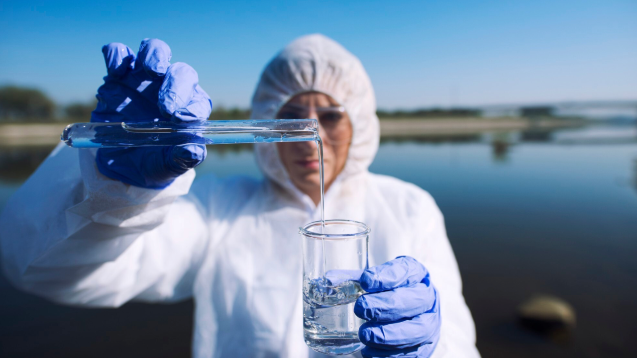Desinfección del agua con rayos UV: así funciona la tecnología que aplica Aguakan para cuidar tu salud