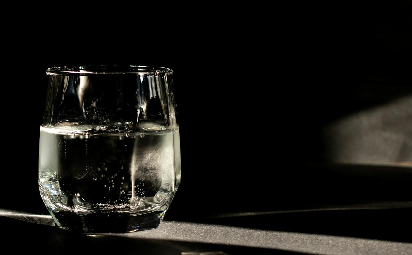 El método casero para saber si el agua de tu casa está contaminada y cuándo limpiar tu tinaco