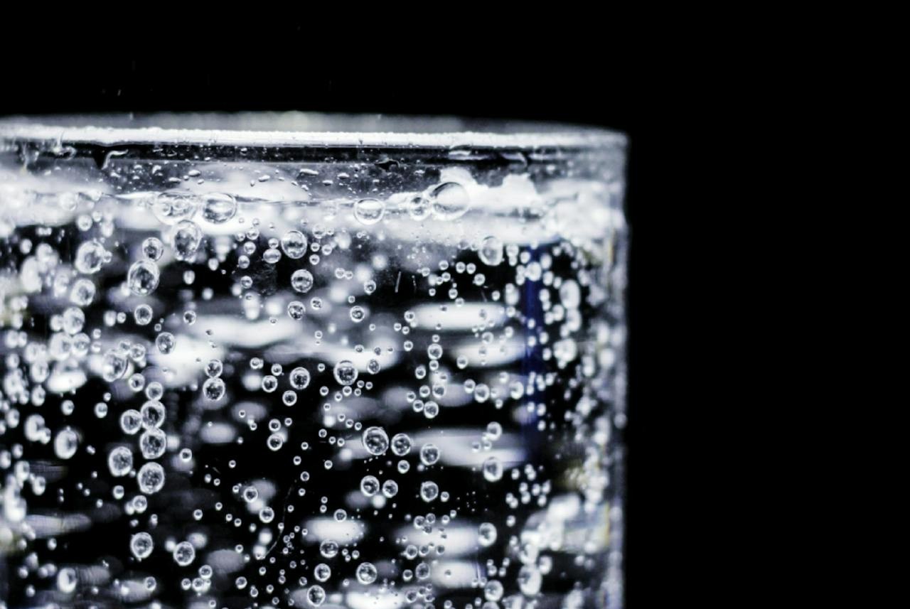 Agua mineral vs. agua mineralizada: diferencias y cuál es mejor