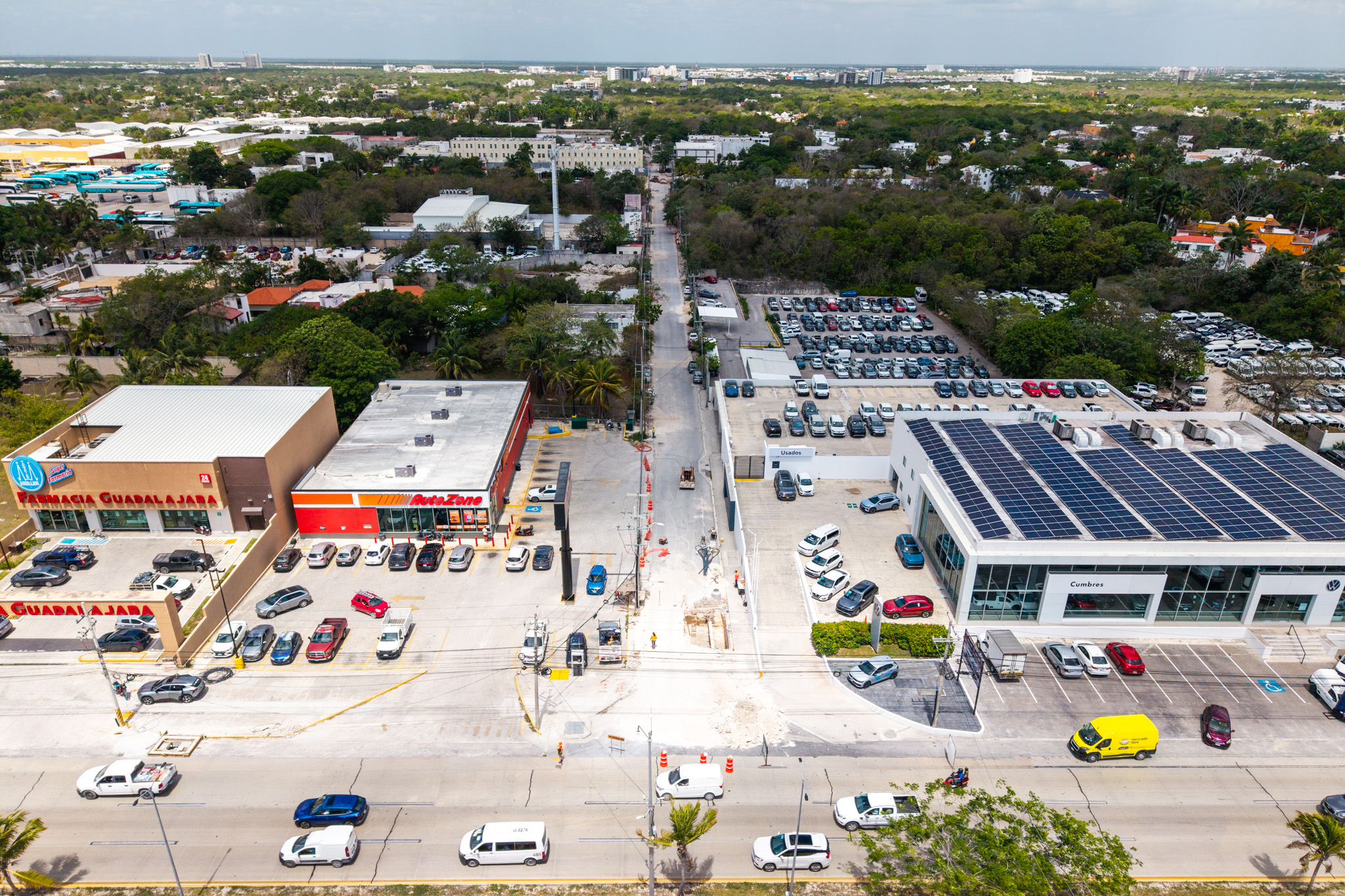 Aguakan sigue avanzando con obras de agua potable y drenaje en avenida colegios de Cancún