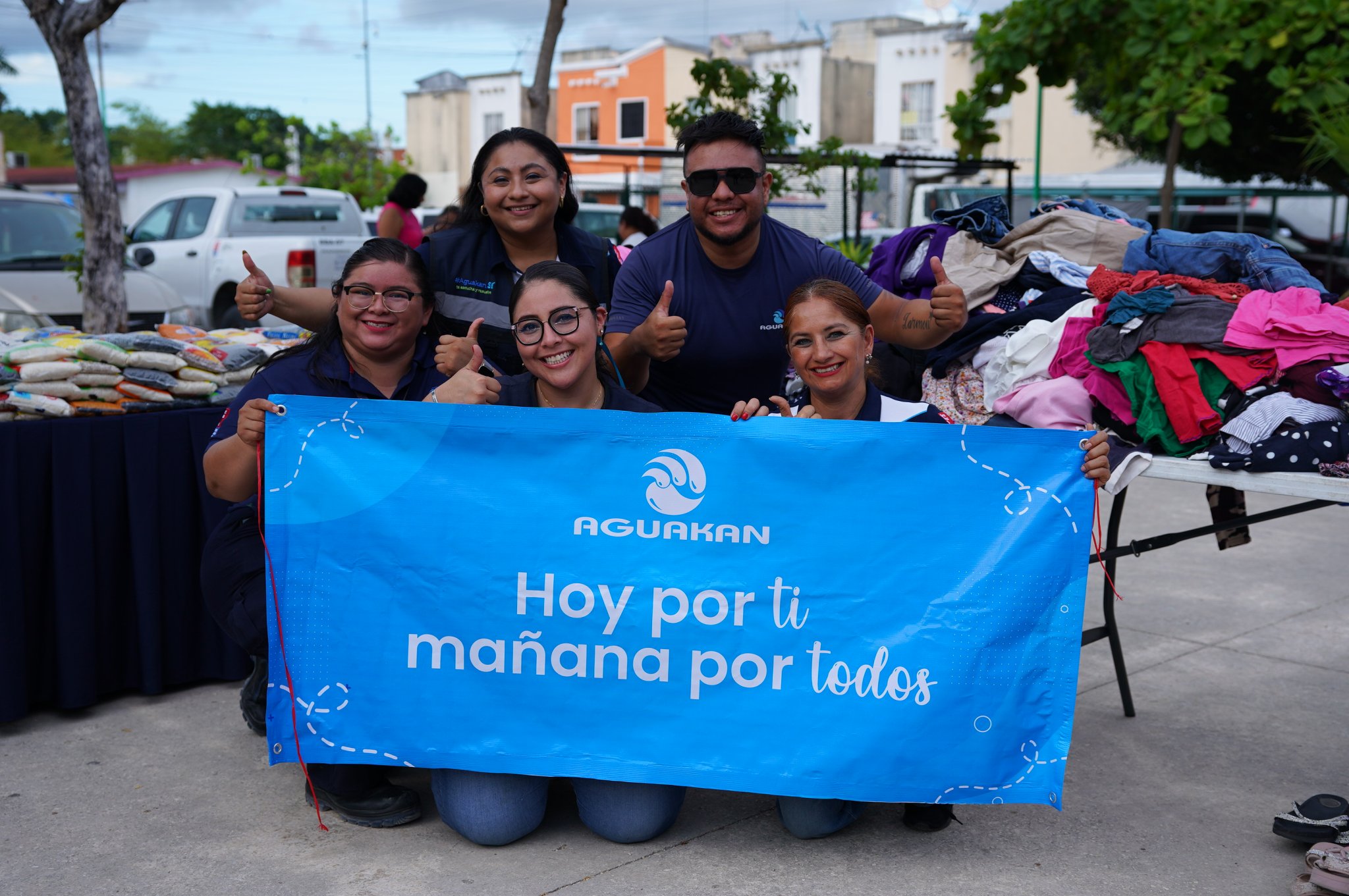 Aguakan entrega más de 1.5 toneladas de alimentos y ropa a familias de Villas Otoch Paraíso en Cancún