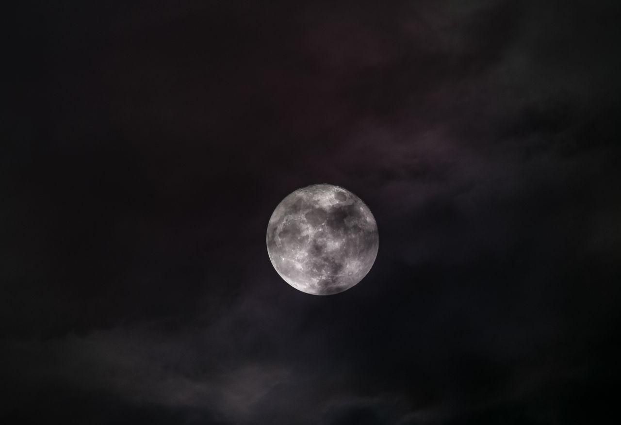 ¿Hay agua en la Luna? Los últimos descubrimientos científicos y por qué cambia lo que sabemos del satélite