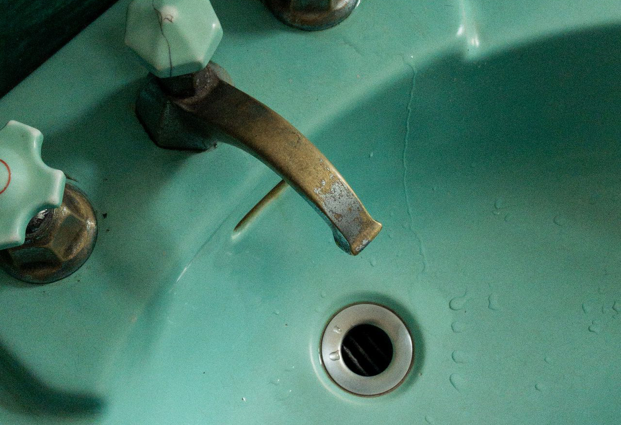 ¿Tu baño gasta más agua de la necesaria? 5 señales para descubrirlo