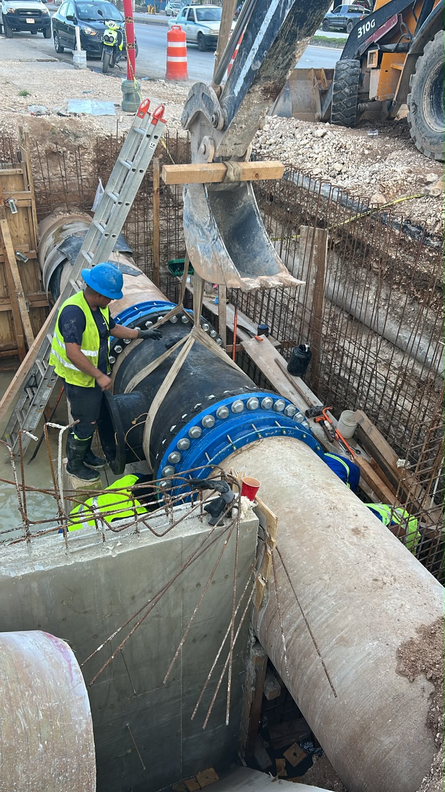 Aguakan avanza con los trabajos de interconexión de agua potable en la línea de alimentación al desarrollo Kusamil II